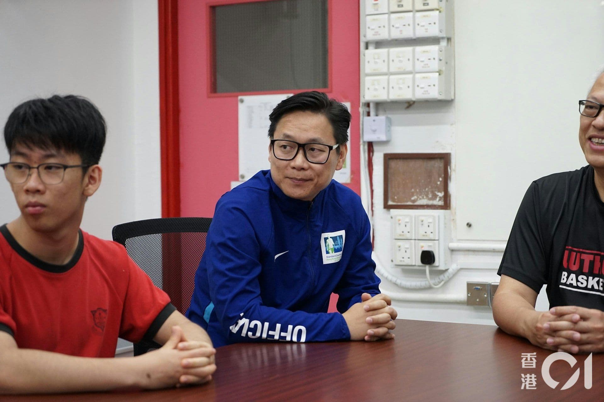 HK01- 逾40對校長學生齊跑街馬10公里賽 體現師生同行鼓勵積極面對逆境